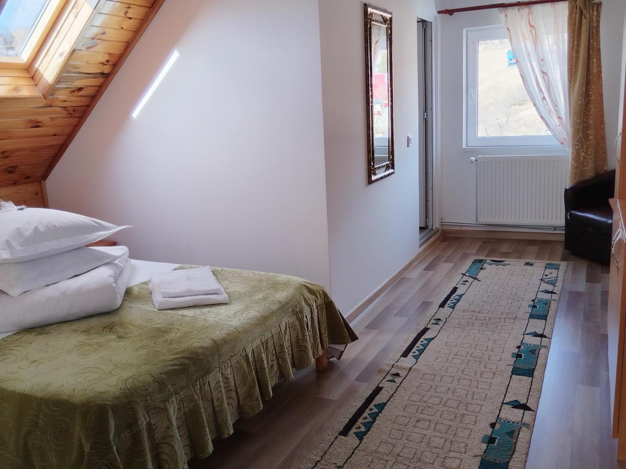 Hotel Garofita Pietrei Craiului Peştera Exteriér fotografie